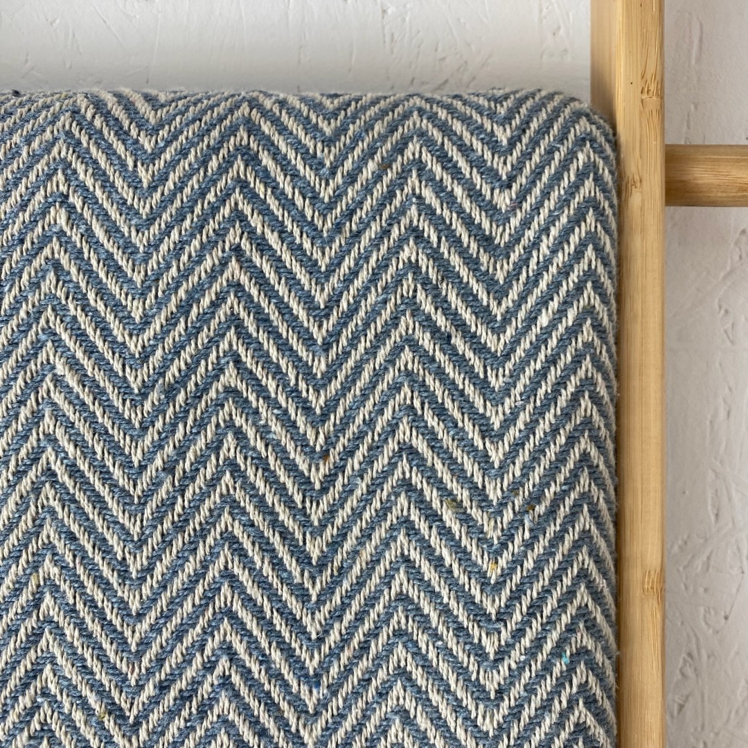 Extra-large 100% soft cotton throws in a timeless chevron pattern with fringed edge 230cm x 255cm