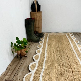 Jute runner rugs with scallop edge and coloured frame Size: 75cm x 245cm